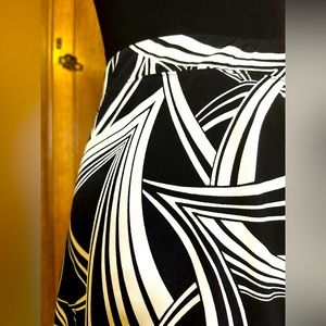 Banana Republic Factory drape skirt in black/white